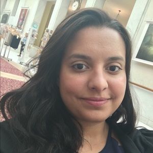 Meet your Posher, Larisse